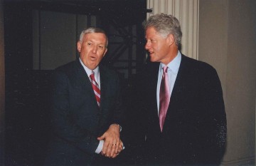 Photo of Kenneth T. Jackson with President Bill Clinton