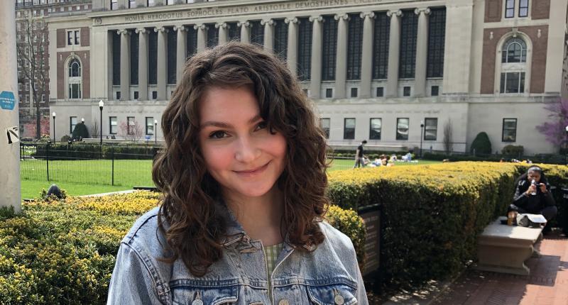 Amanda Daly CC’22 in front of Butler Library