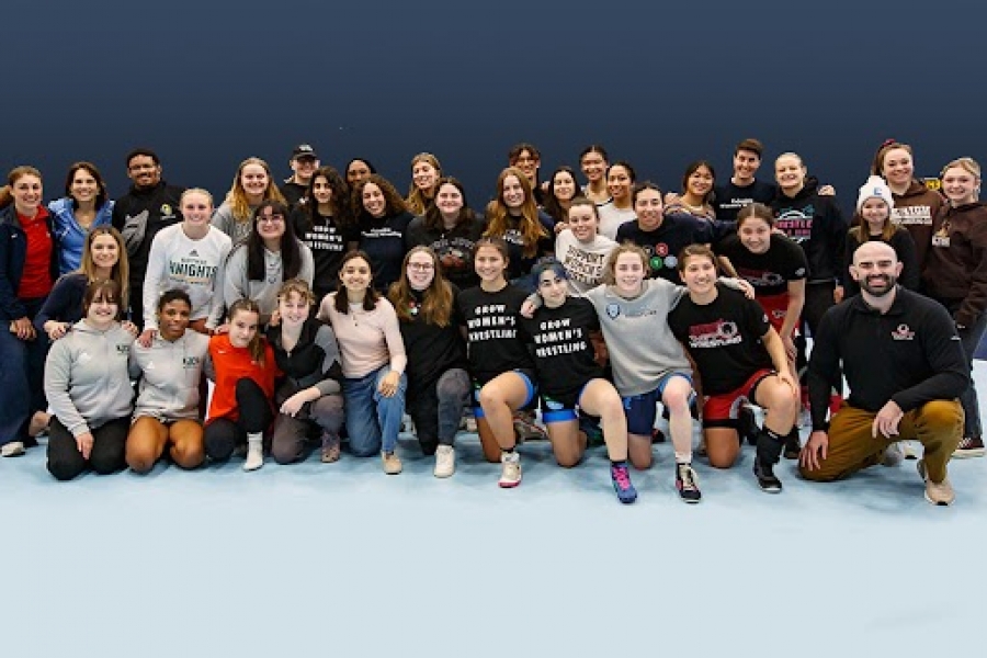 Women's club wrestling group photo