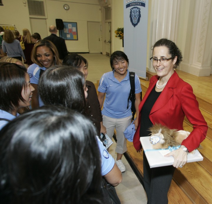 Lisa Carnoy CC'89 speaks with students at an athletics event after winning an award