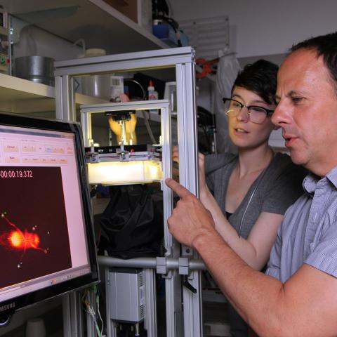 Instructor teaching student on computer in Zuckerman Lab