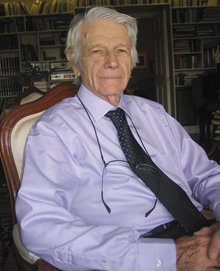 Dr. Robert Butler ’49, ’53 P&S talks about his work from his New York City living room. PHOTO: KIM MARTINEAU ’97J