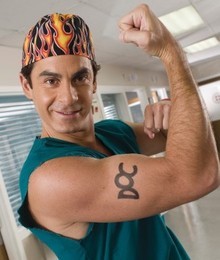 Robert Maschio ’88 turned a bit part in a series pilot into an eight-year gig as “The Todd” on Scrubs. Photo: NBC/Mitchell Haaseth
