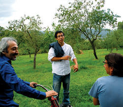 Victor Suarez ’11 (center), shown in 2008 during the shooting of Nel Reinu, obtained $15,000 in funding for the film. PHOTO: Charlotte Kaufman ’10