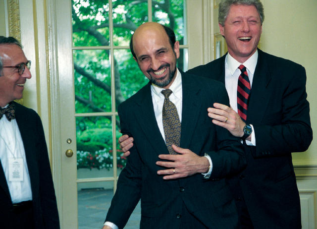 Klein jokes with President Clinton and attorney (now senior U.S. District judge) Charles Breyer in the Oval Office in 1994. PHOTO: COURTESY WILLIAM J. CLINTON PRESIDENTIAL LIBRARY