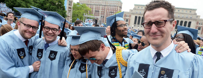 Class of 2014 Pauses to Graduate | Columbia College Today