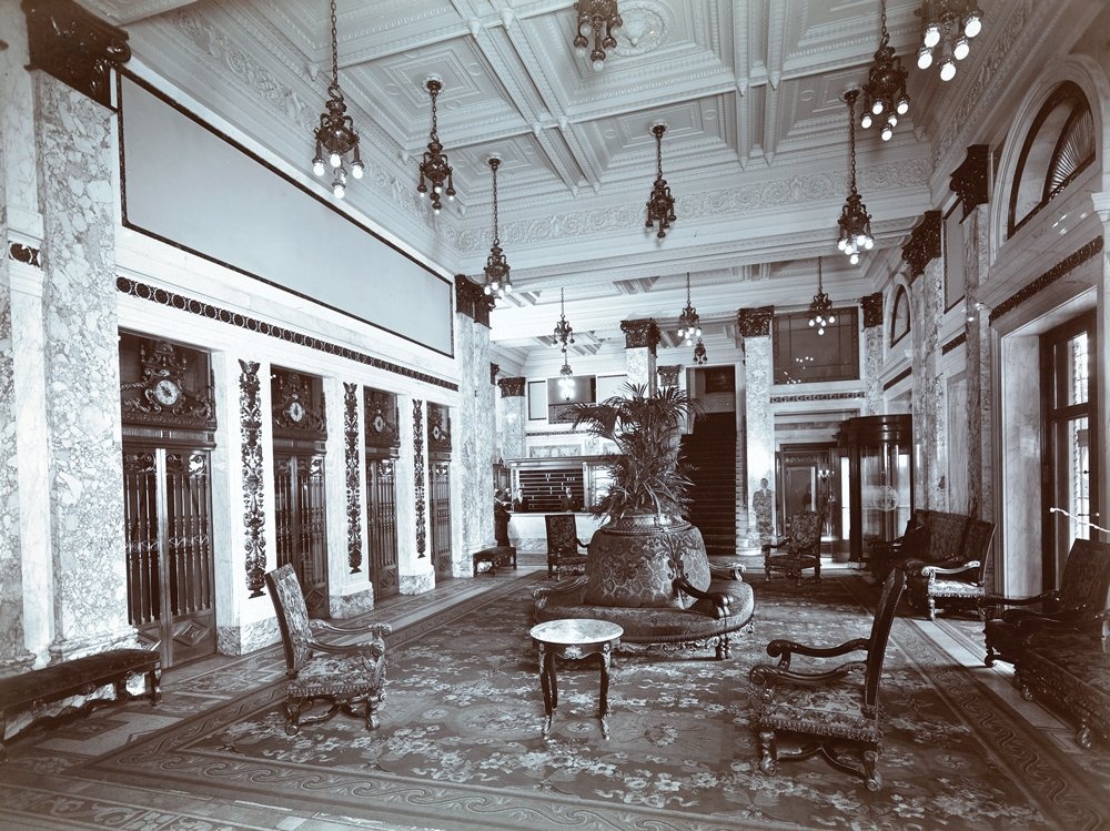 The Plaza lobby, 1907