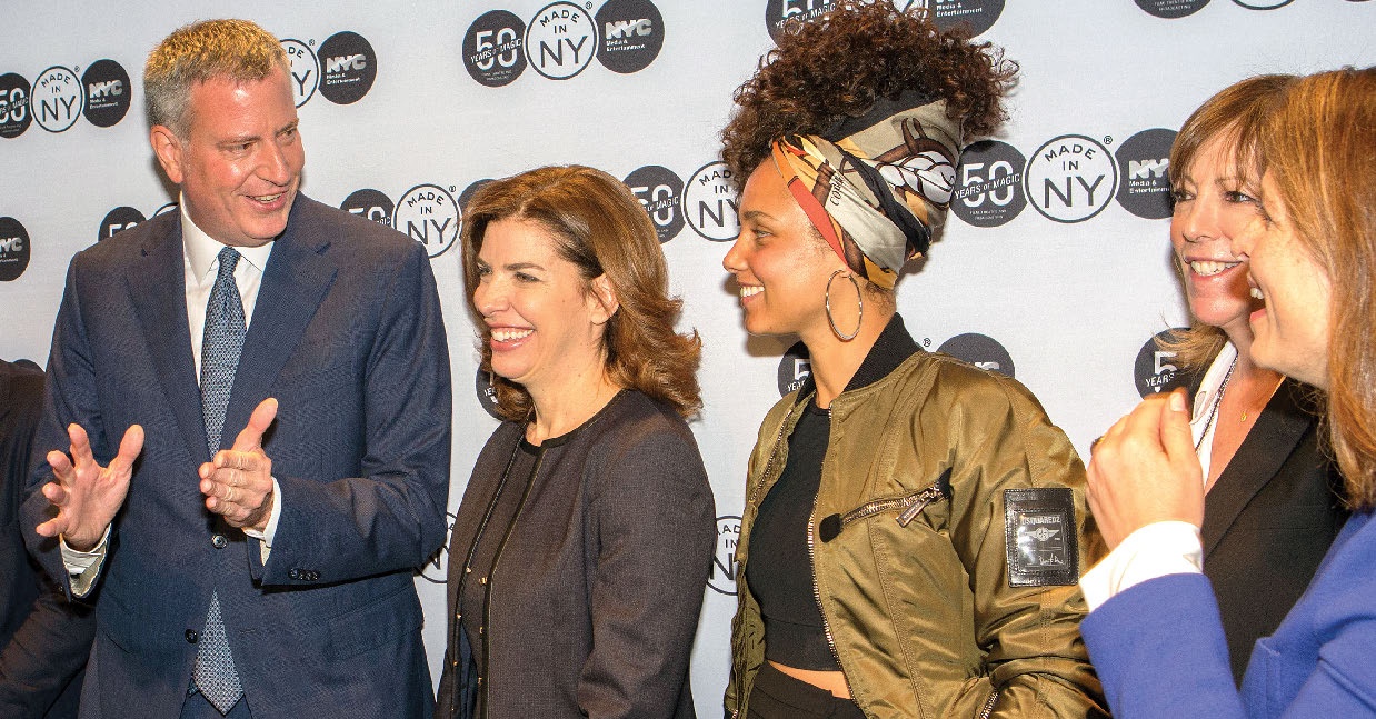  Mayor Bill de Blasio, Julie Jacobs Menin ’89, Alicia Keys, Jane Rosenthal and Deputy Mayor Alicia Glen at the 50th Anniversary celebration of MOME.