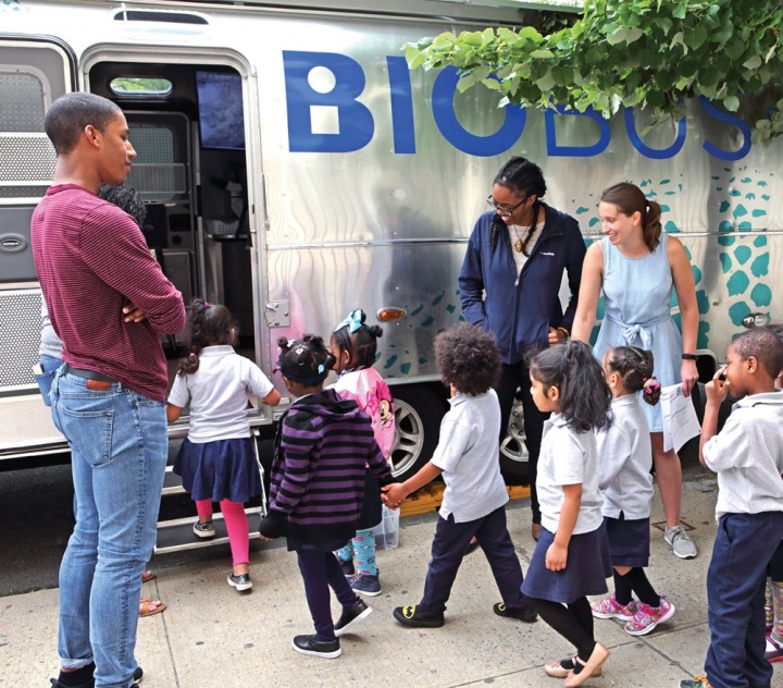 children getting into a silver bus