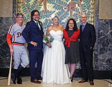 Francis Grunow ’96 and Carolyn Geck with wedding guests