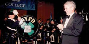 Bill Campbell receiving the Alexander Hamilton Award