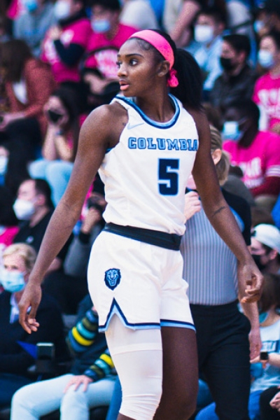 Jaida Patrick ’23 on the basketball court