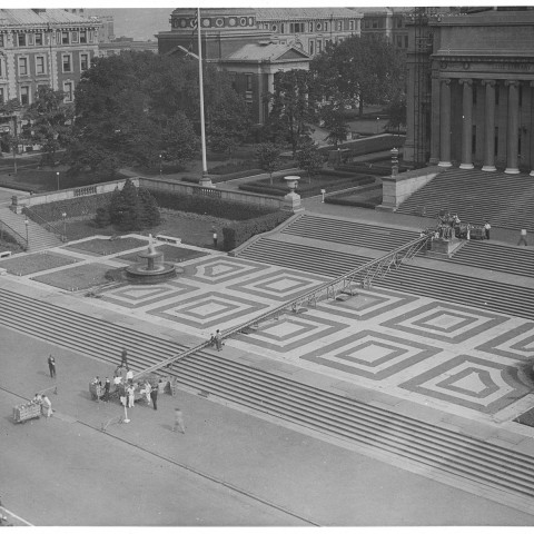 Books are moved across Low Plaza to the new library. Photo: Columbia Alumni News, Nov. 23, 1934; Courtesy Columbia University Archives