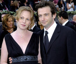 Dan Futterman CC ’89 and his wife, Anya Epstein, on the red carpet prior to the 78th Academy Awards in Los Angeles on March 5, 2006. PHOTO: AP PHOTO/CHRIS PIZZELLO